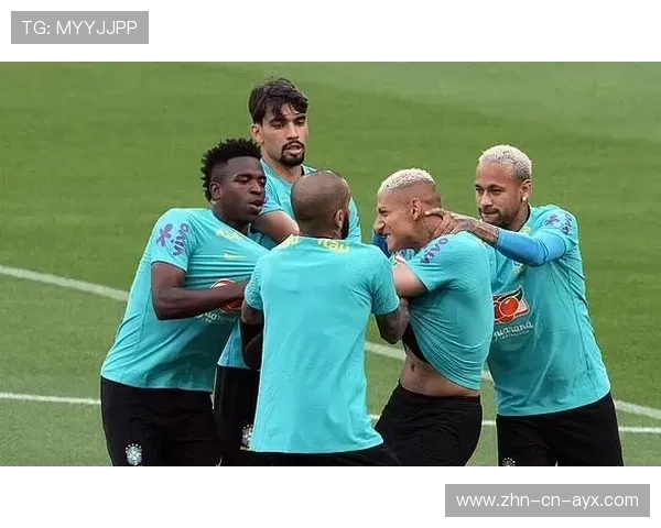 巴西训练营中维尼修斯状态火热，多次完成关键过人